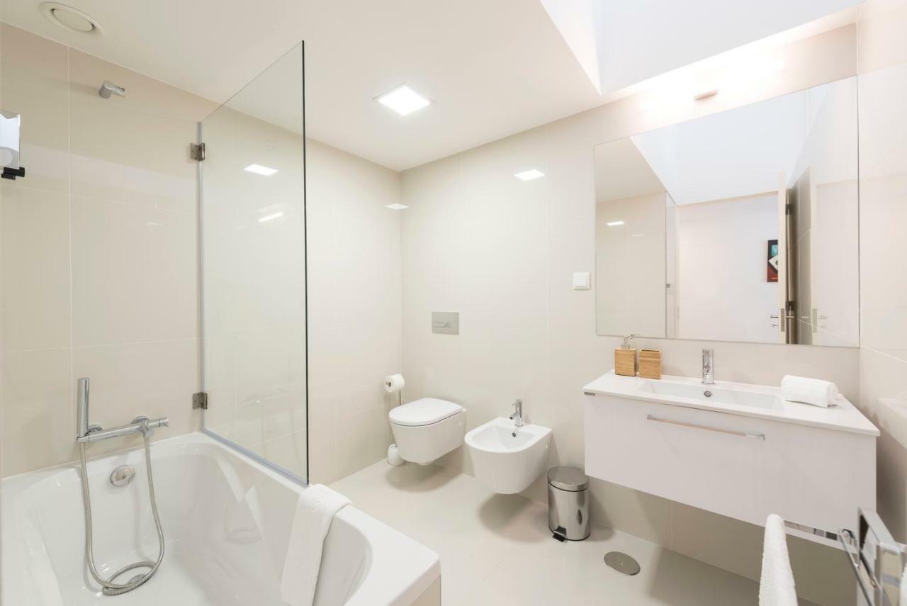 Bright Downtown Apartment Porto Bagian luar foto
